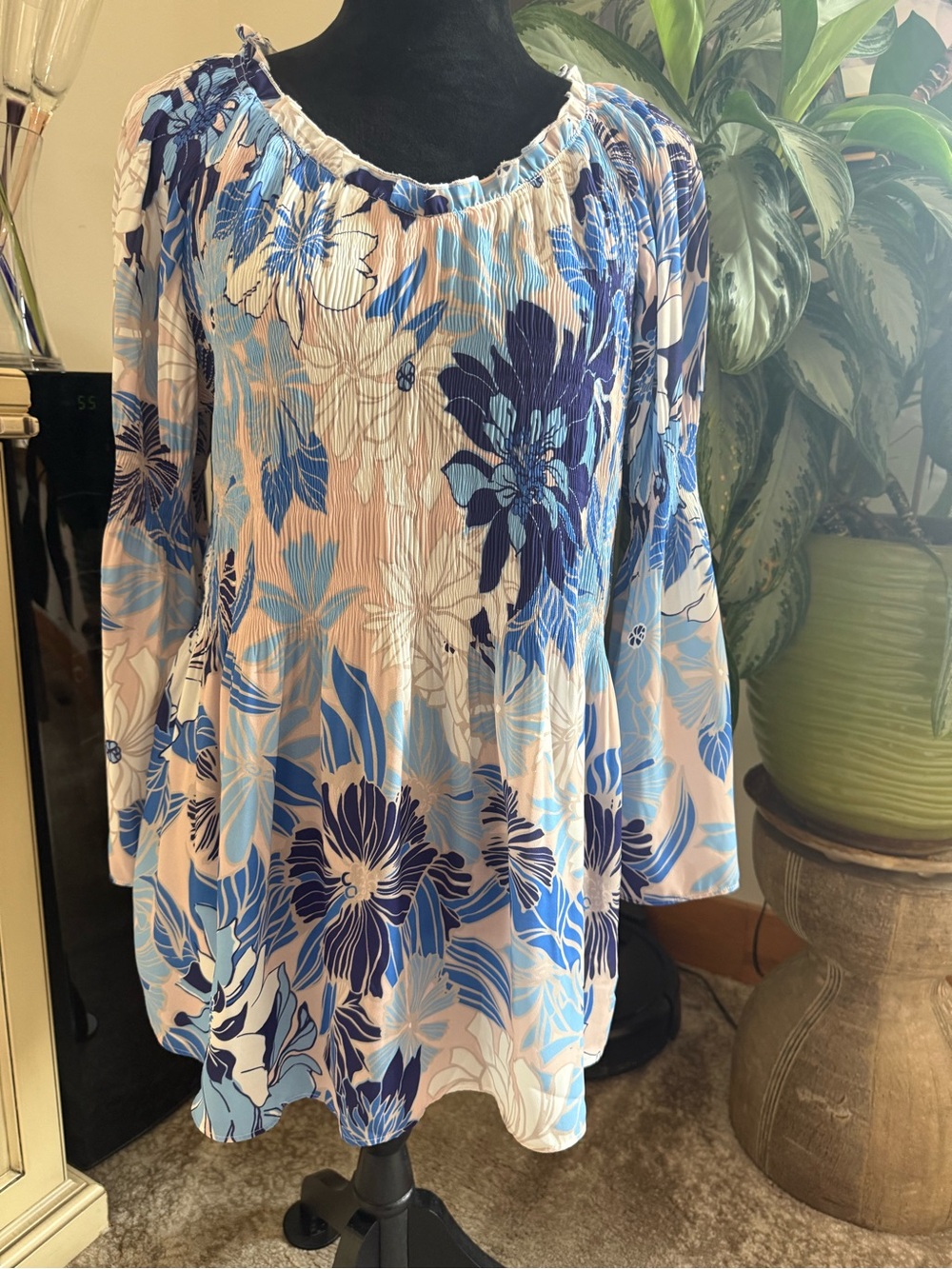 Frank Lyman - Light Blue Floral Women’s Top size L